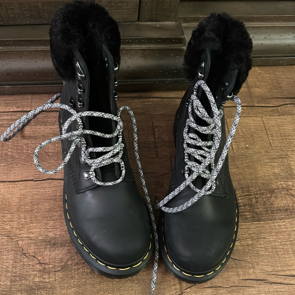 Dr. Martens- black boots with fur